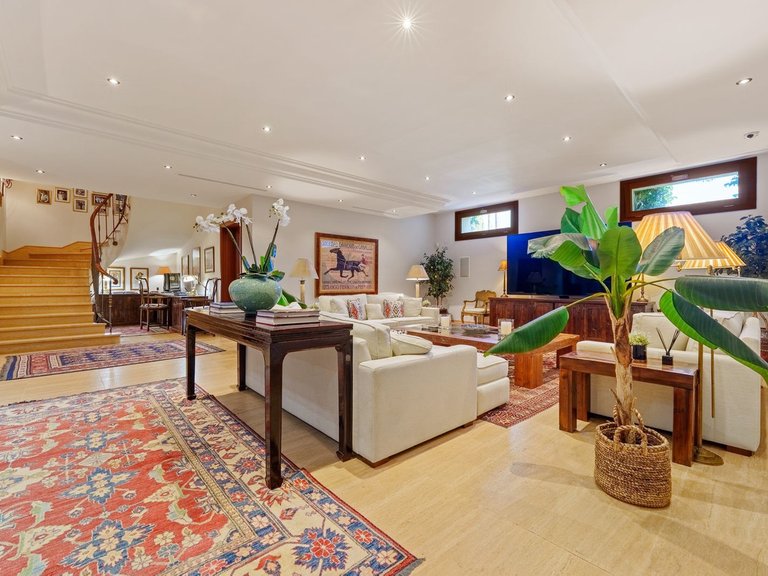 Villa for Sale in The Golden Mile, Malaga 29