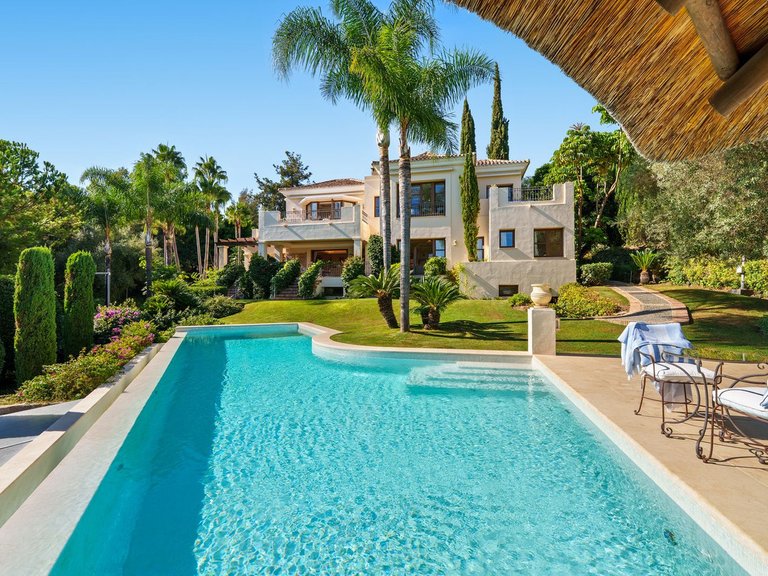 Villa for Sale in The Golden Mile, Malaga 3