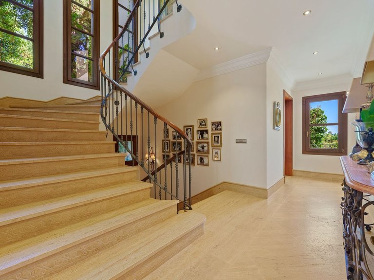 Villa for Sale in The Golden Mile, Malaga 31