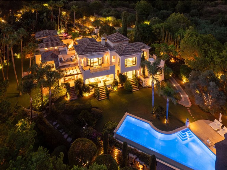 Villa for Sale in The Golden Mile, Malaga 33