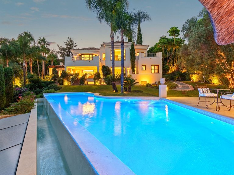 Villa for Sale in The Golden Mile, Malaga 36