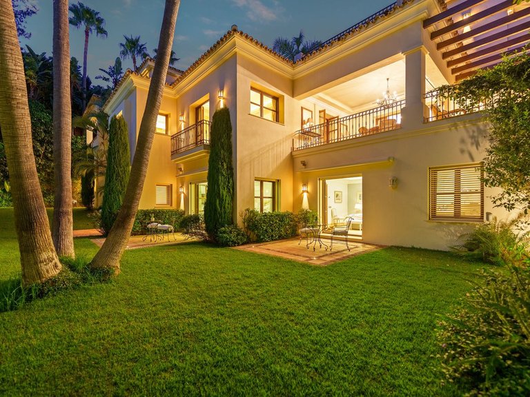 Villa for Sale in The Golden Mile, Malaga 38