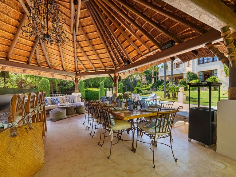Villa for Sale in The Golden Mile, Malaga 4