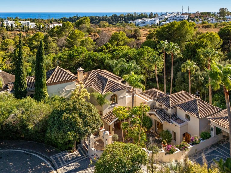 Villa for Sale in The Golden Mile, Malaga 41