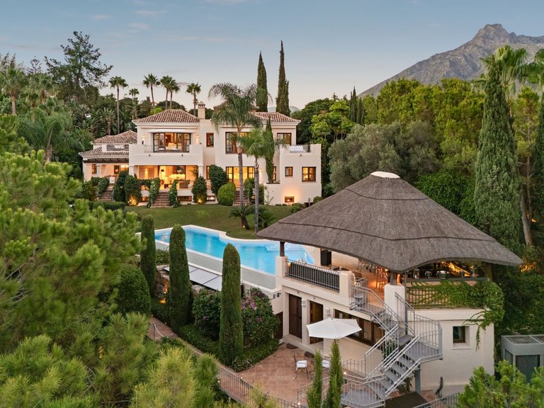 Villa for Sale in The Golden Mile, Malaga 43