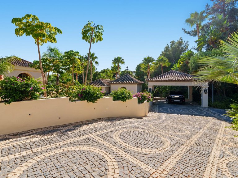 Villa for Sale in The Golden Mile, Malaga 47