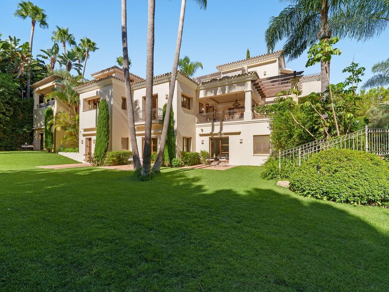 Villa for Sale in The Golden Mile, Malaga 48