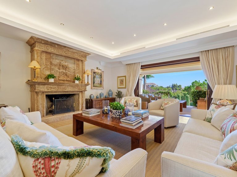 Villa for Sale in The Golden Mile, Malaga 7