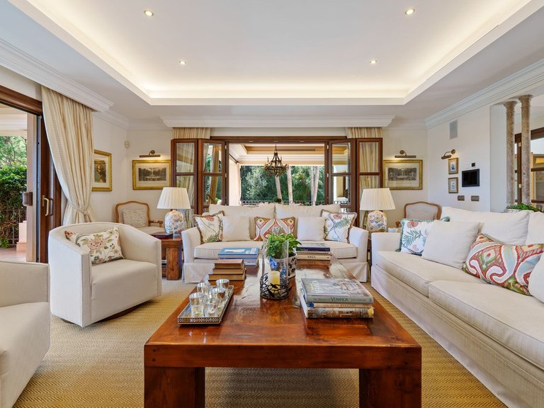Villa for Sale in The Golden Mile, Malaga 8
