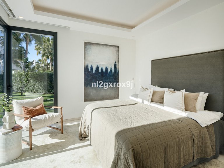 Villa for Sale in The Golden Mile, Malaga 10