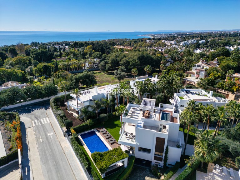 Villa for Sale in The Golden Mile, Malaga 11