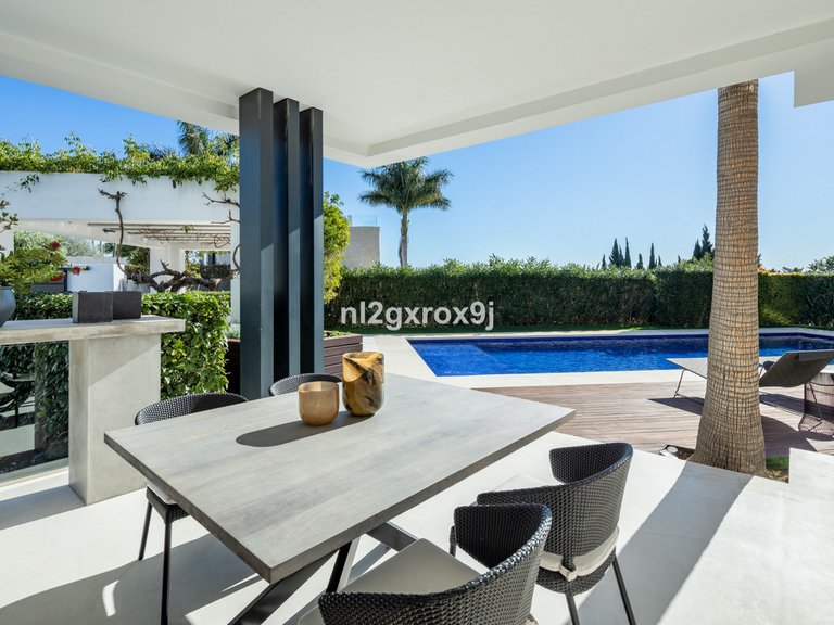 Villa for Sale in The Golden Mile, Malaga 12