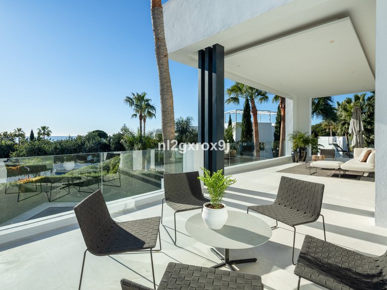 Villa for Sale in The Golden Mile, Malaga 14