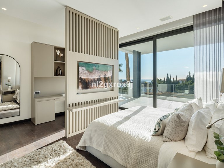 Villa for Sale in The Golden Mile, Malaga 15