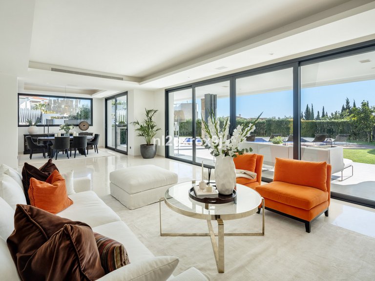 Villa for Sale in The Golden Mile, Malaga 16