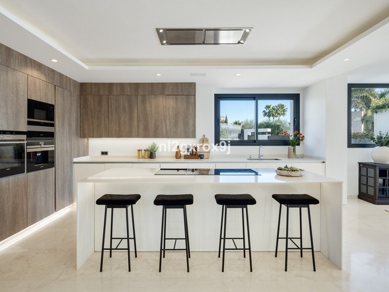 Villa for Sale in The Golden Mile, Malaga 18