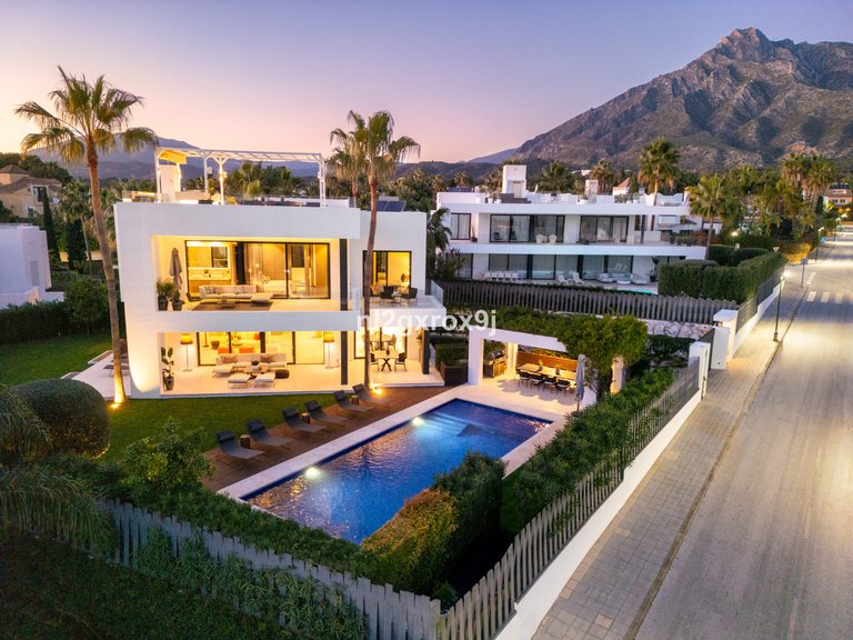 Villa for Sale in The Golden Mile, Malaga 20