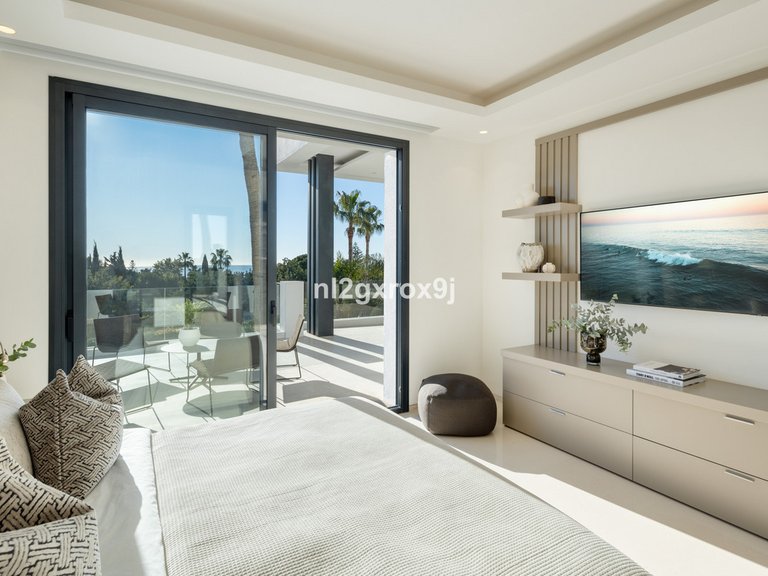 Villa for Sale in The Golden Mile, Malaga 23
