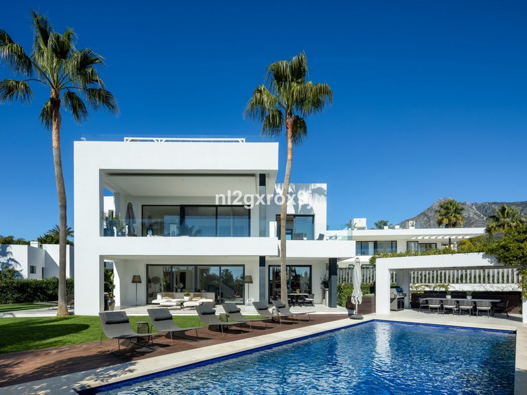 Villa for Sale in The Golden Mile, Malaga 25