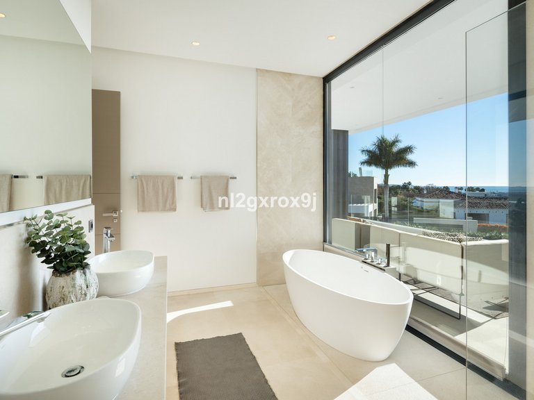 Villa for Sale in The Golden Mile, Malaga 28