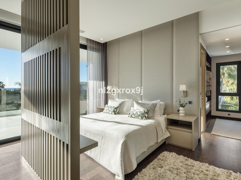 Villa for Sale in The Golden Mile, Malaga 33