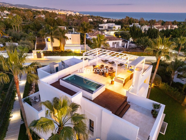 Villa for Sale in The Golden Mile, Malaga 4