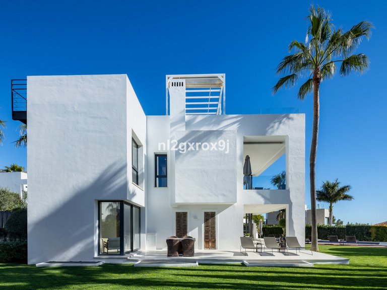 Villa for Sale in The Golden Mile, Malaga 6