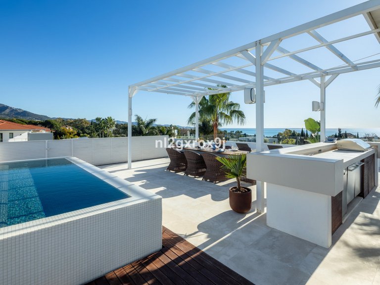 Villa for Sale in The Golden Mile, Malaga 7