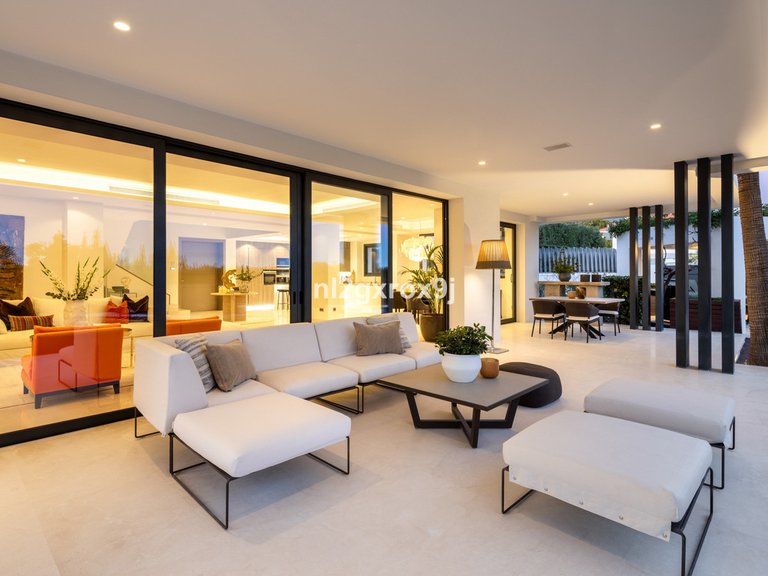 Villa for Sale in The Golden Mile, Malaga 8
