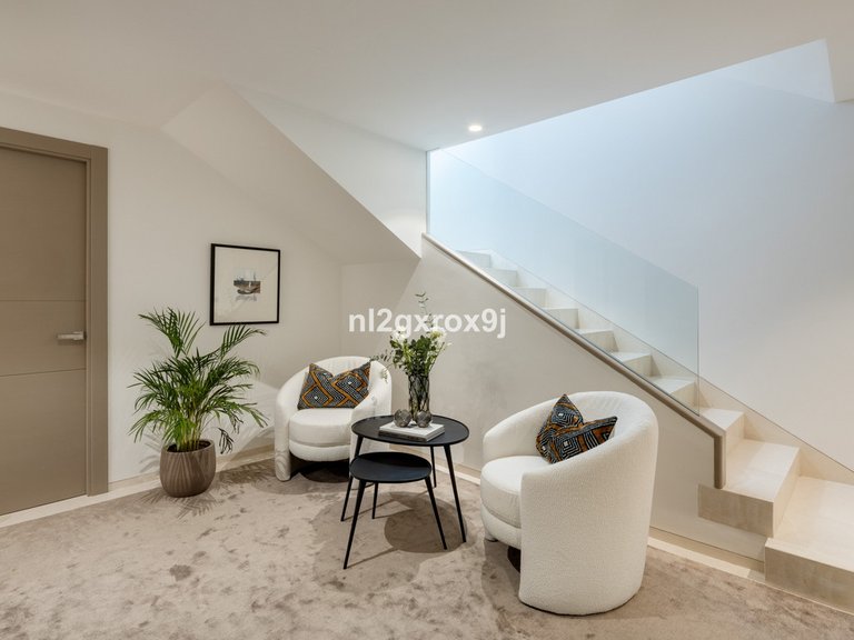 Villa for Sale in The Golden Mile, Malaga 9