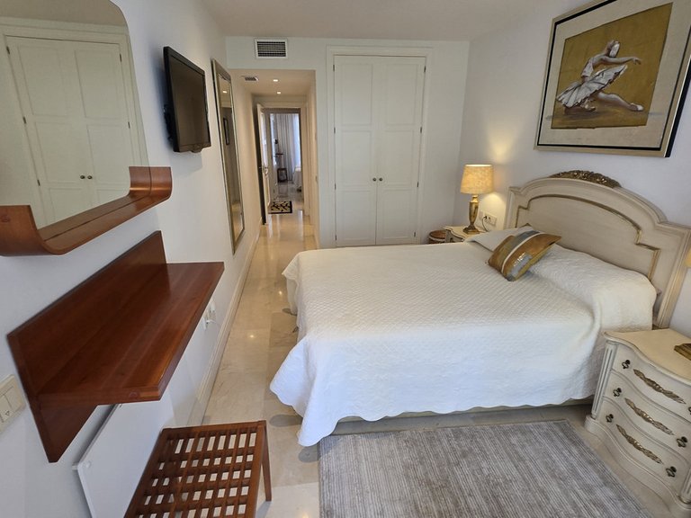 Apartment for Sale in The Golden Mile, Malaga 12