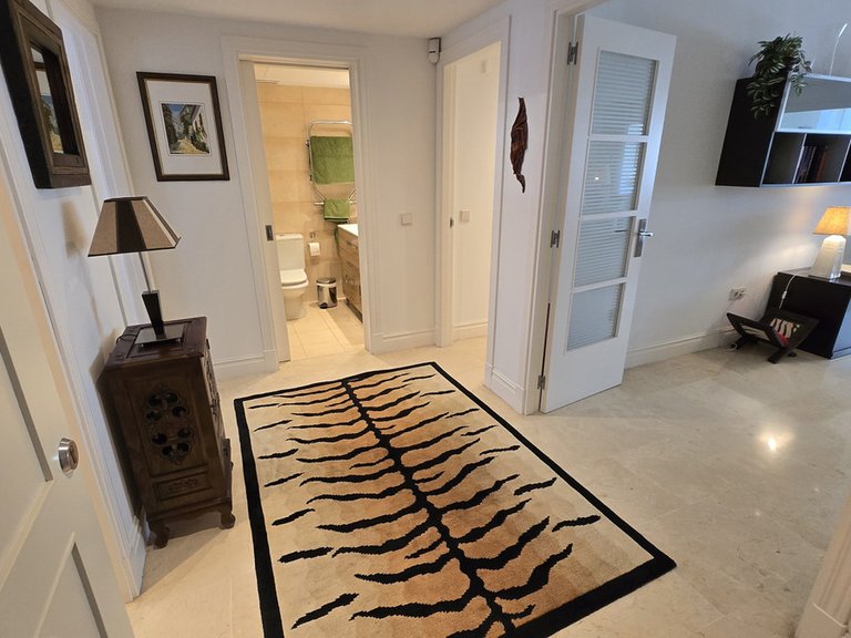 Apartment for Sale in The Golden Mile, Malaga 18