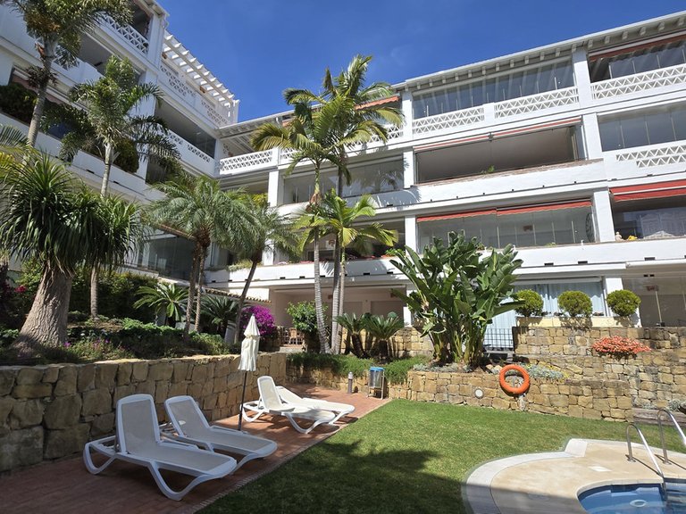 Apartment for Sale in The Golden Mile, Malaga 29