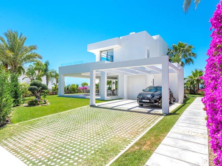 Villa for Sale in Marbella, Malaga 1