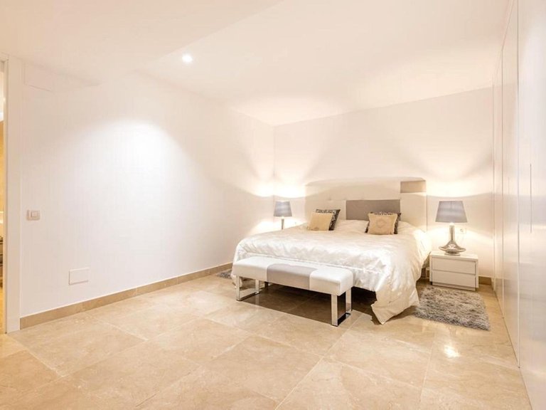 Villa for Sale in Marbella, Malaga 16