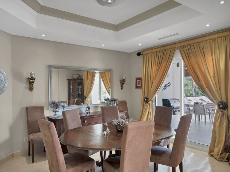 Villa for Sale in Nueva Andalucía, Malaga 12