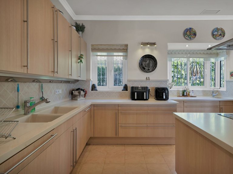 Villa for Sale in Nueva Andalucía, Malaga 14