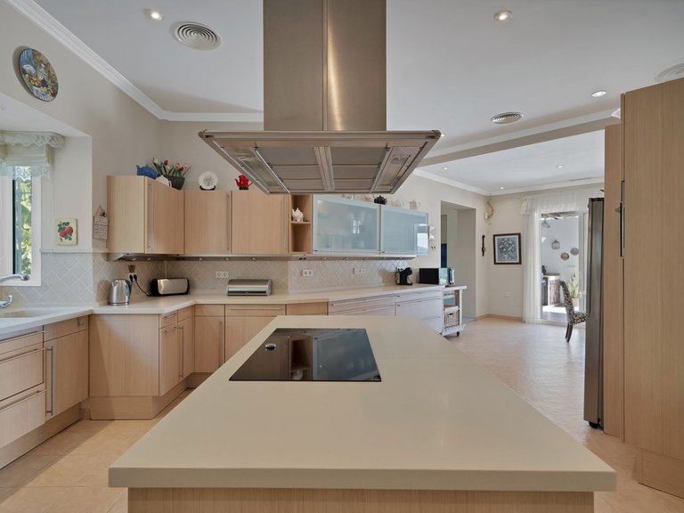 Villa for Sale in Nueva Andalucía, Malaga 16