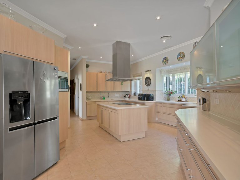 Villa for Sale in Nueva Andalucía, Malaga 17