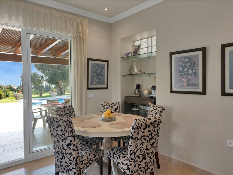 Villa for Sale in Nueva Andalucía, Malaga 19