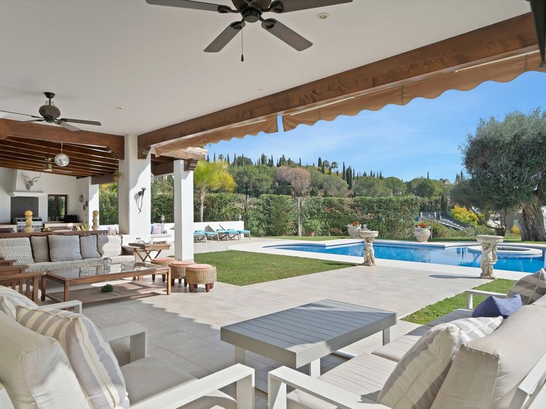 Villa for Sale in Nueva Andalucía, Malaga 2