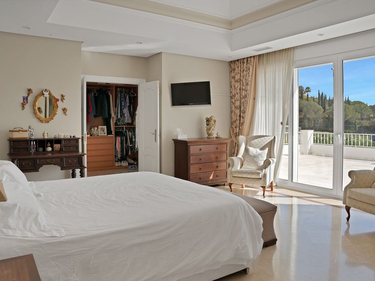 Villa for Sale in Nueva Andalucía, Malaga 24