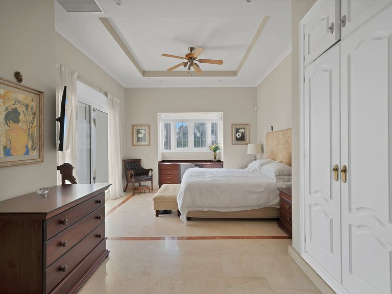 Villa for Sale in Nueva Andalucía, Malaga 26