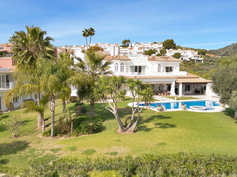 Villa for Sale in Nueva Andalucía, Malaga 31