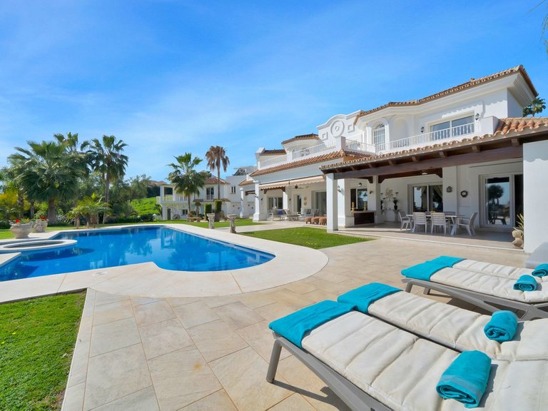 Villa for Sale in Nueva Andalucía, Malaga 32