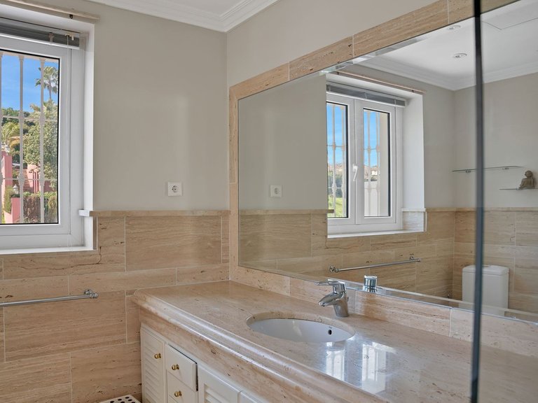 Villa for Sale in Nueva Andalucía, Malaga 35