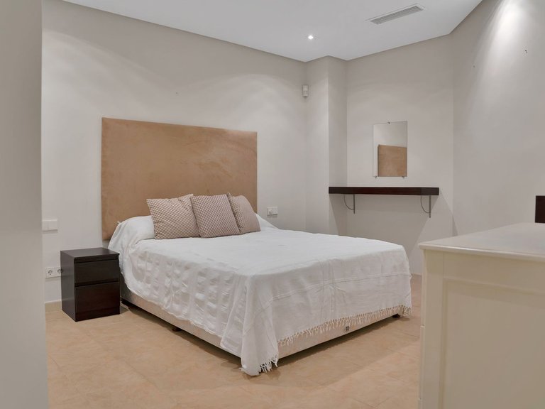 Villa for Sale in Nueva Andalucía, Malaga 36