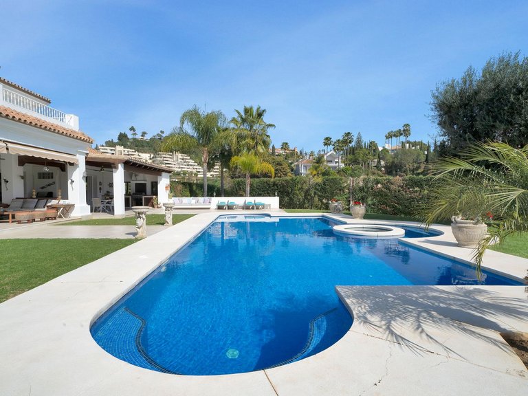 Villa for Sale in Nueva Andalucía, Malaga 37