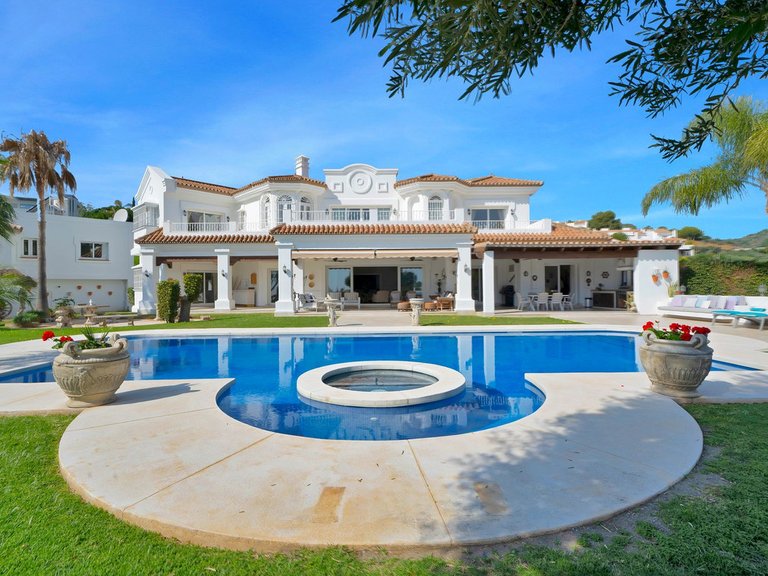 Villa for Sale in Nueva Andalucía, Malaga 38