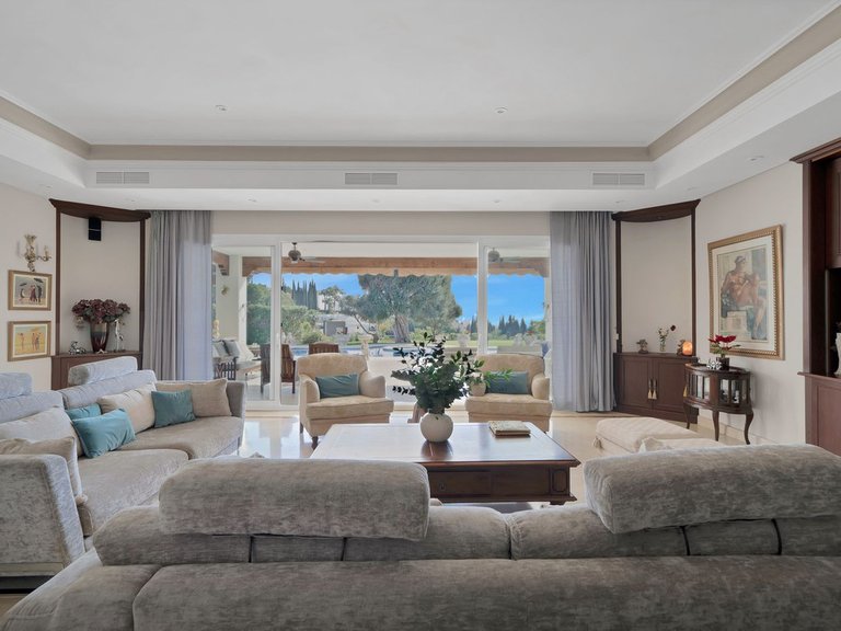 Villa for Sale in Nueva Andalucía, Malaga 4